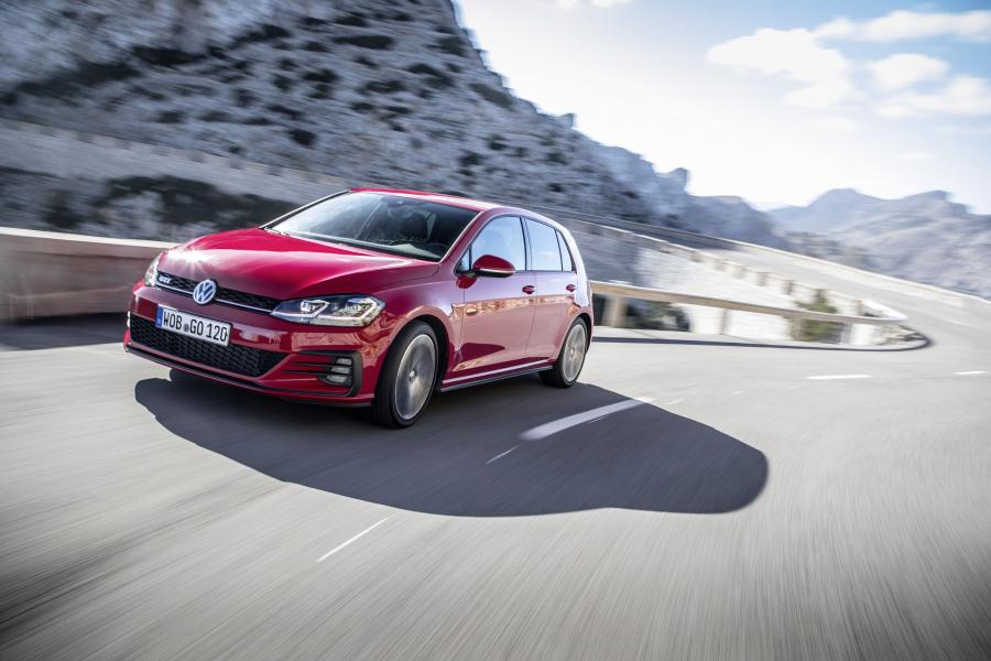  Volkswagen Golf GTI 5-Door 2017 года  (WW) (фото 6 из 19)